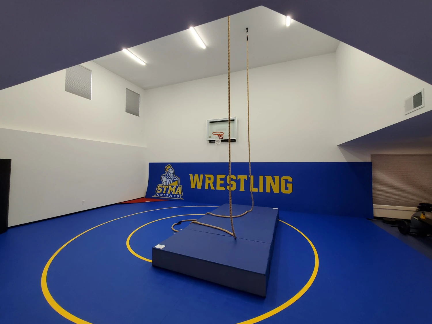 AK Athletic Equipment 6' X 12' X 12" Folding Landing Mat 4 AK Athletic Equipment 6' X 12' X 12" Folding Landing Mat - Image 4